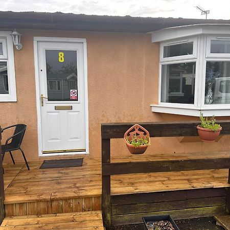 Semi-Detached Chalet - Uddingston, Glasgow Exterior photo