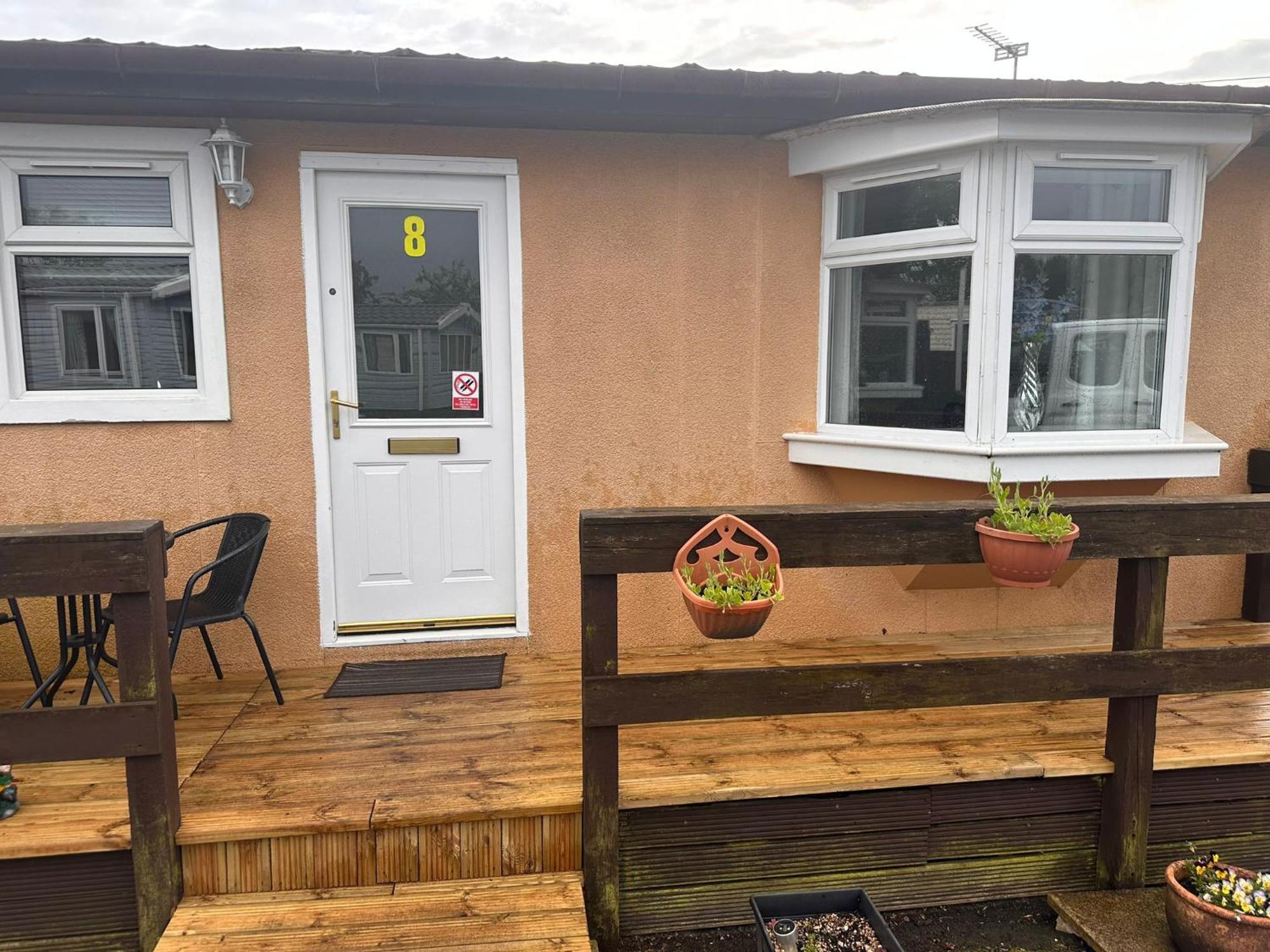 Semi-Detached Chalet - Uddingston, Glasgow Exterior photo